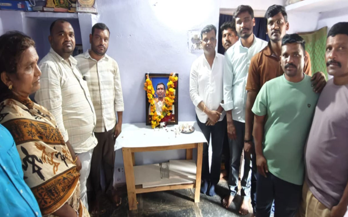పలు కుటుంబాలకు మాజీ ఎమ్మెల్యే గాదరి కిశోర్‌కుమార్ ప‌రామ‌ర్శ‌