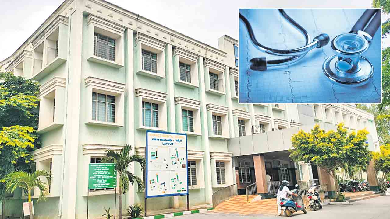 ప్రభుత్వ దవాఖానకు వెళ్తే ప్రైవేట్‌కు రెఫర్‌