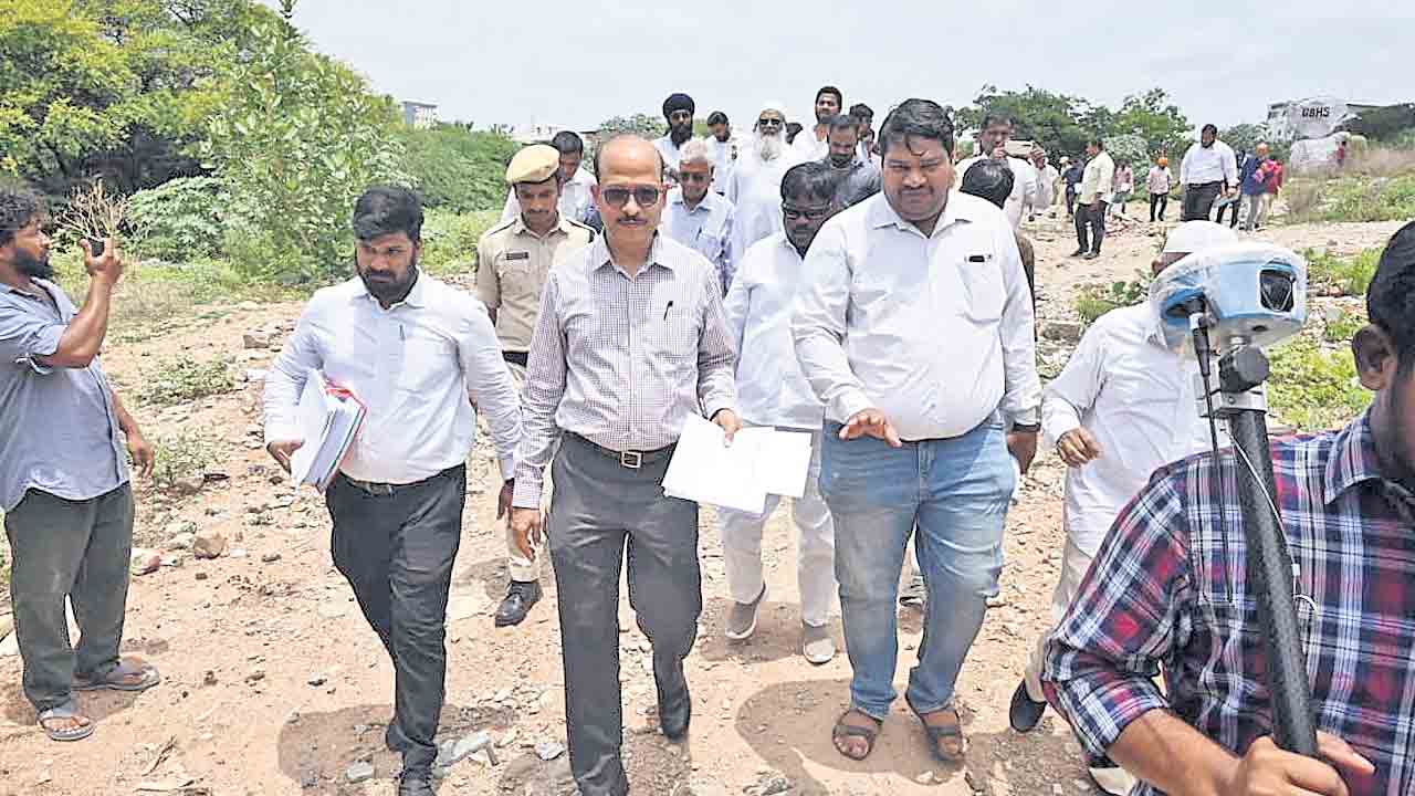 ప్రభుత్వ స్థలం హద్దుల నిర్ధారణకు సర్వే