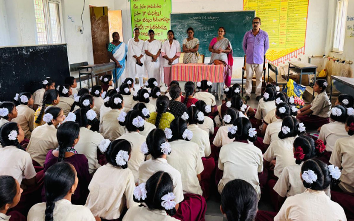 టీజీడబ్ల్యూయూఆర్జేసీ విద్యార్థినులకు హెచ్పీవీ టీకాలు
