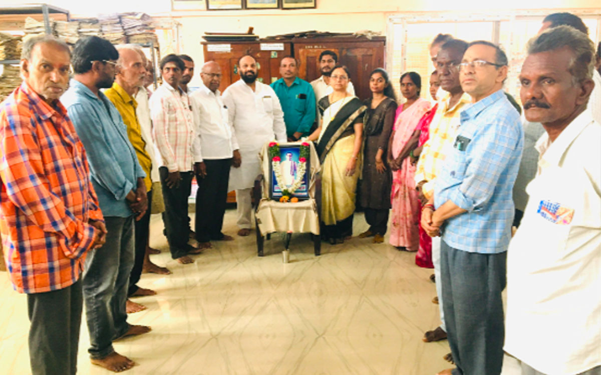 న‌ల్ల‌గొండ జిల్లా కేంద్ర గ్రంథాలయంలో వైభవంగా దాశరథి జయంతి