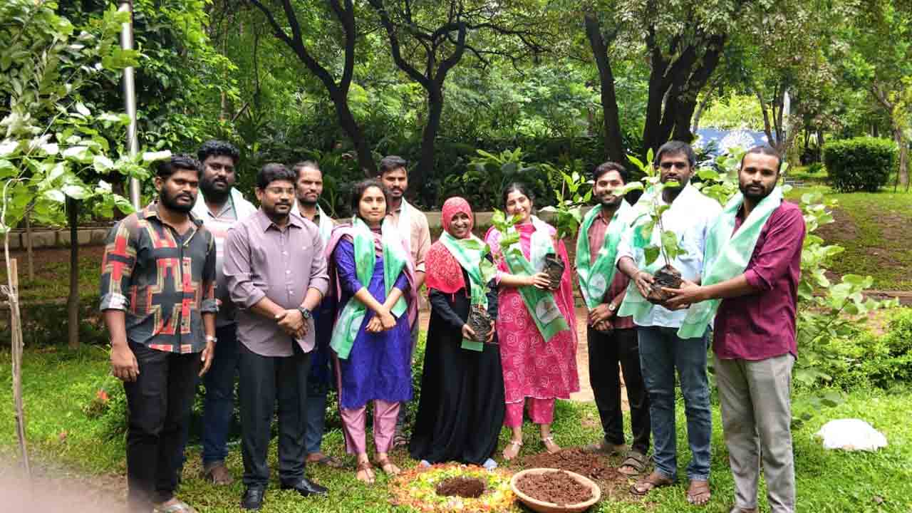 Green India Challenge | గ్రీన్ ఇండియా ఛాలెంజ్.. మొక్కలు నాటిన జెన్‌జీలు
