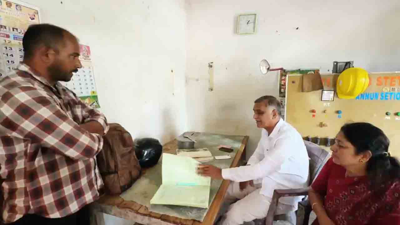 Harish Rao | విద్యుత్ సబ్‌స్టేషన్‌ను సందర్శించిన మాజీ మంత్రి హరీశ్‌ రావు : వీడియో