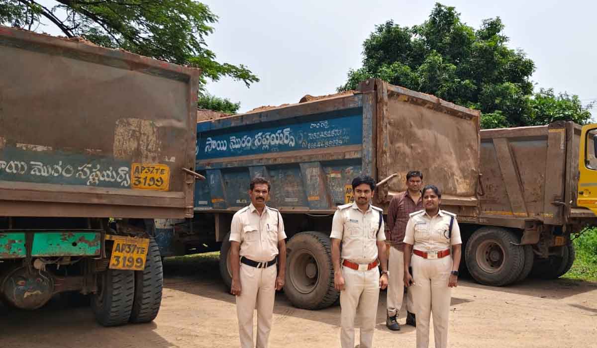 Dharmaram | ఎర్రగుంటపల్లిలో ఓవర్ లోడ్‌తో మొరం తరలిస్తున్న టిప్పర్ల పట్టివేత