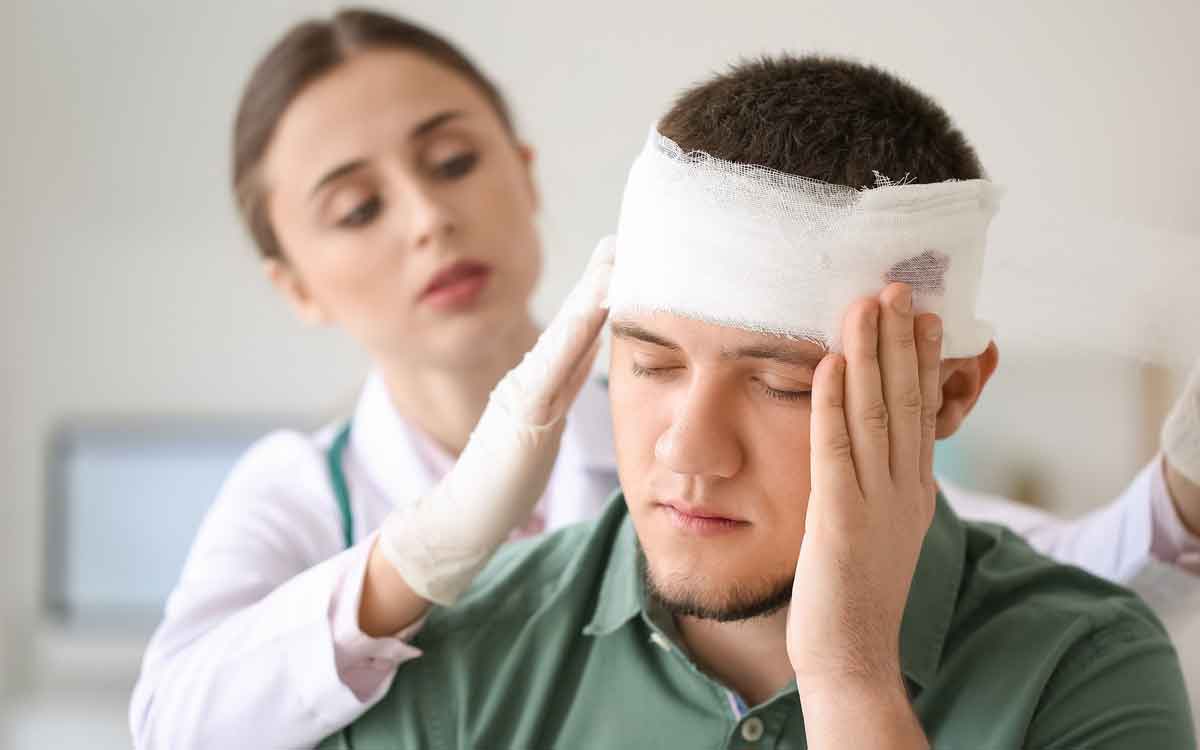 Head Injury | త‌ల‌కు చిన్న‌పాటి గాయ‌మైన స‌రే అప్ర‌మ‌త్తంగా ఉండాల్సిందే.. లేదంటే భ‌విష్య‌త్తులో ఈ స‌మ‌స్య‌లు వ‌స్తాయి..