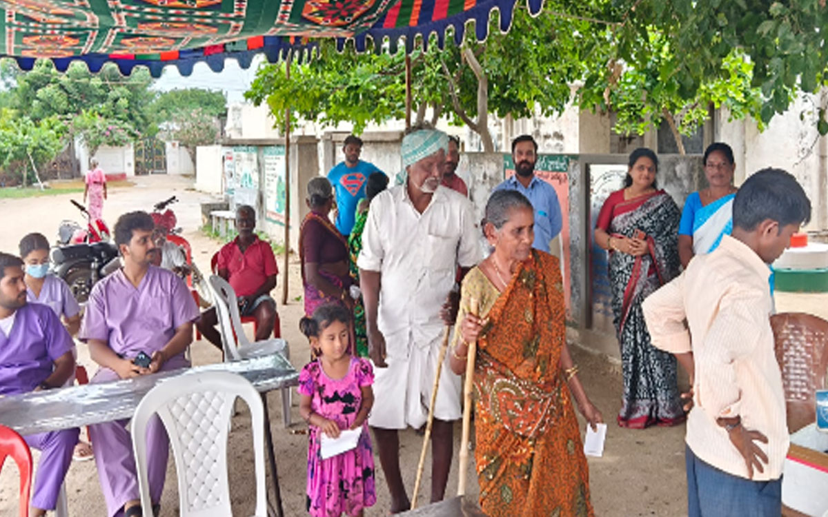 ఇడికూడ‌లో కామినేని ఆస్ప‌త్రి ఆధ్వర్యంలో ఉచిత‌ వైద్య శిబిరం