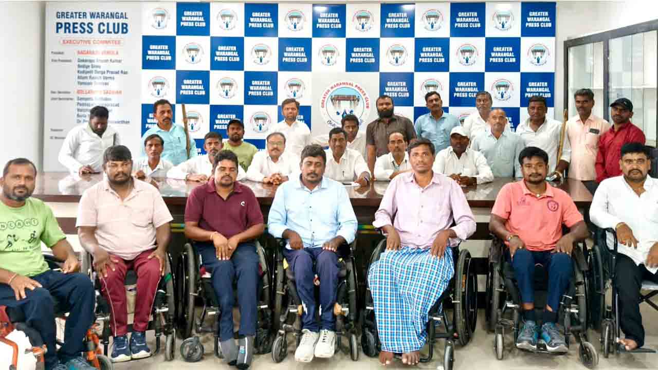 దివ్యాంగుల 6 వేల పింఛన్‌, ఉచిత బస్సు హామీలు ఎక్కడ..? తుడుం రాజేందర్‌