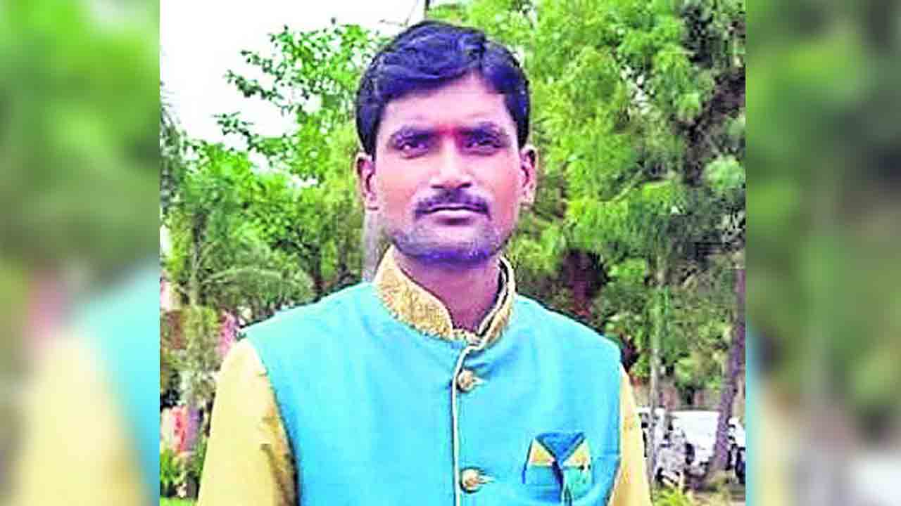 వీడియో కాల్‌ చేసి.. రైలు కిందపడి..