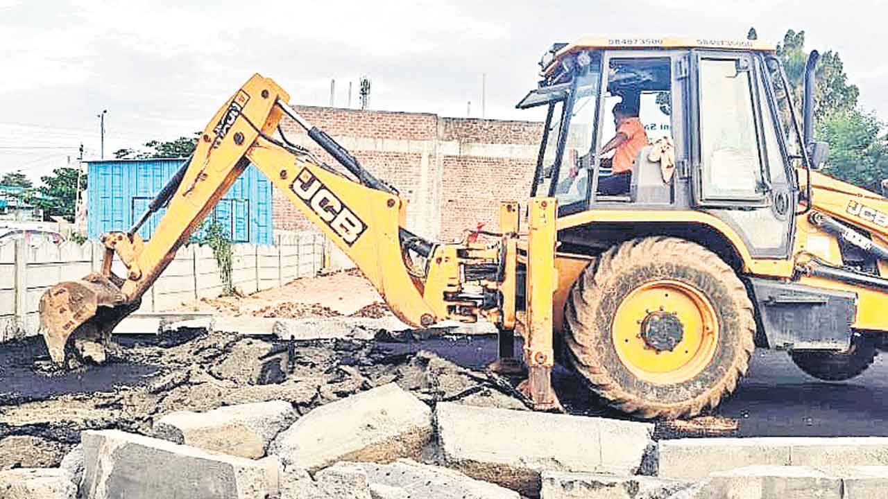 అక్రమ వెంచర్లపై కొరడా!