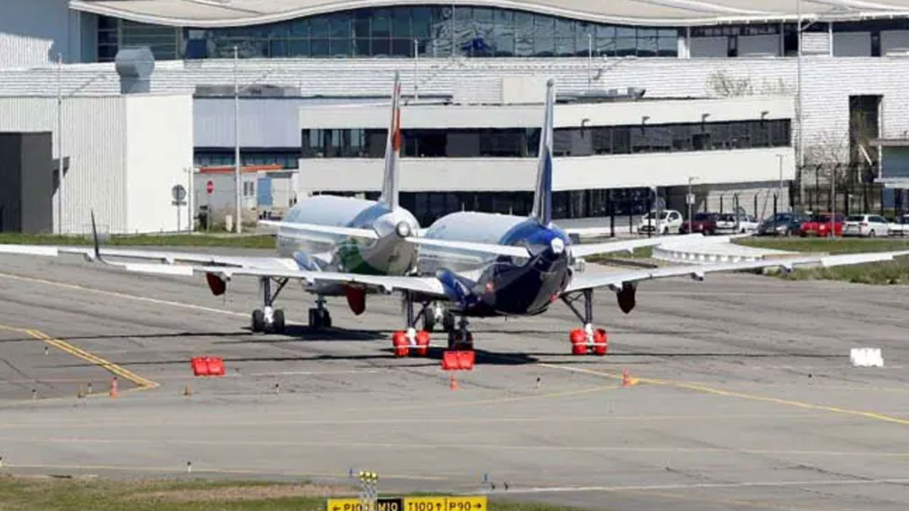 IndiGo Flight: 194 మంది ప్రయాణికుల‌తో వెళ్తున్న విమానంలో స్మోక్‌.. రాజ్‌కోట్‌లో అత్య‌వ‌స‌ర ల్యాండింగ్‌