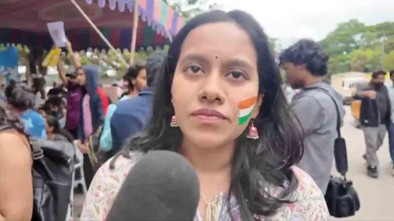 Students protest | ఒక్క విద్యావ్యవస్థ కాదు అన్ని వ్యవస్థల్లో దేశం దిగజారిపోతోంది : వీడియో