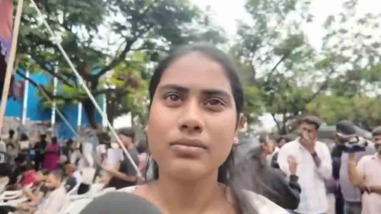 మన మంత్రులు ఎవరూ చదువుకోలేదు.. అందుకే విద్యార్థుల బాధ అర్థం కాదు : వీడియో