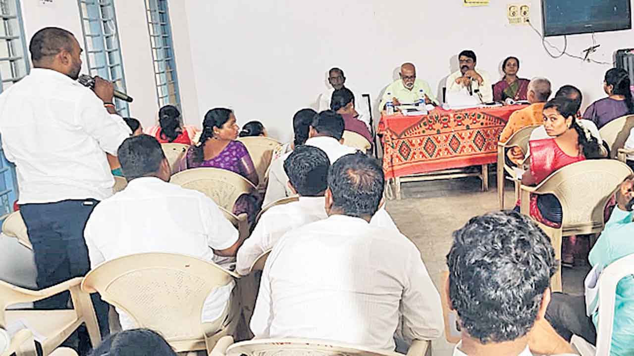 మంత్రి సిఫార్సు ఉంటేనే ఇందిరమ్మ ఇల్లు