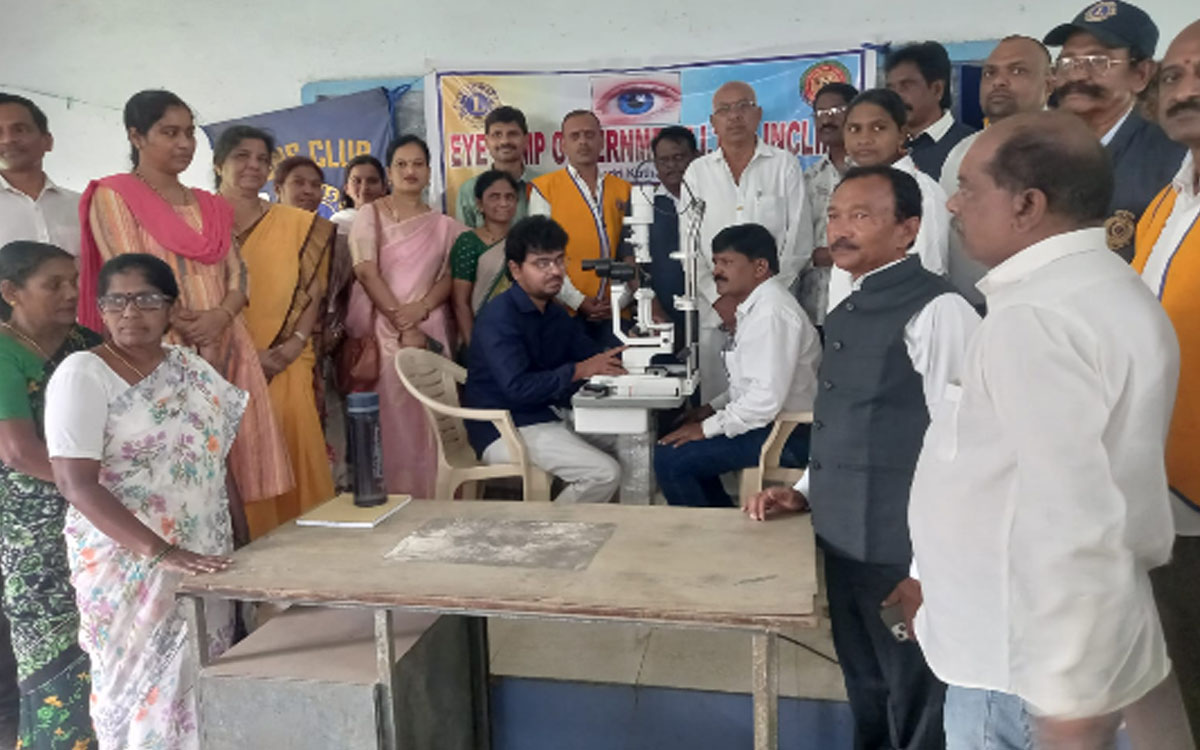 ప్రభుత్వ ఐటీఐ కొత్తగూడెంలో కంటి వైద్య శిబిరం
