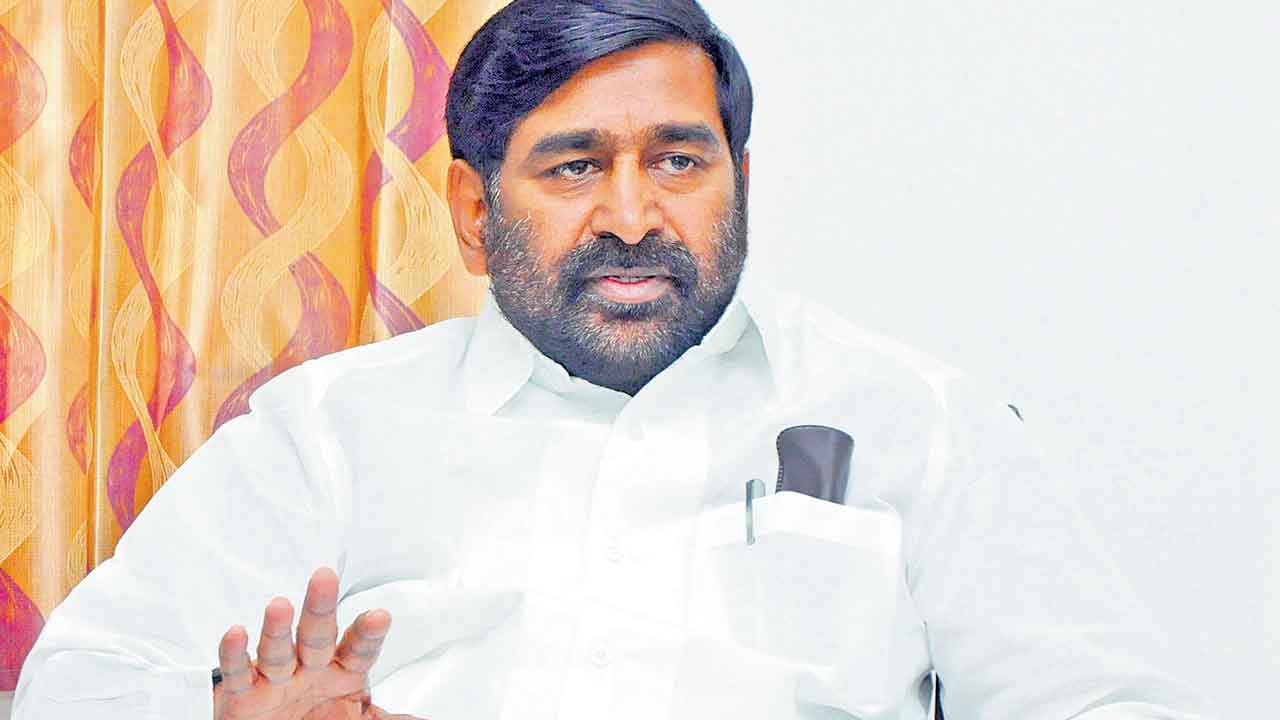 బండికి బుద్ధిలేదు.. నోటికి హద్దులేదు