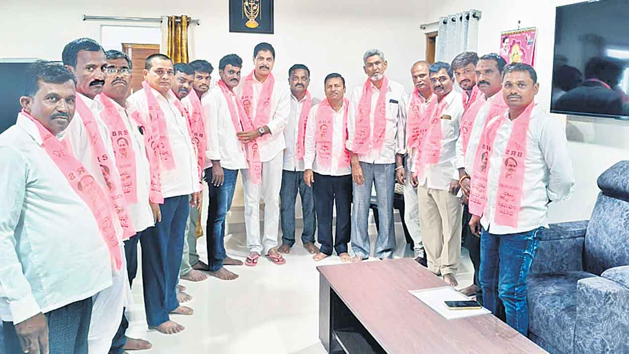 జాజాల సమక్షంలో బీఆర్‌ఎస్‌లో చేరికలు