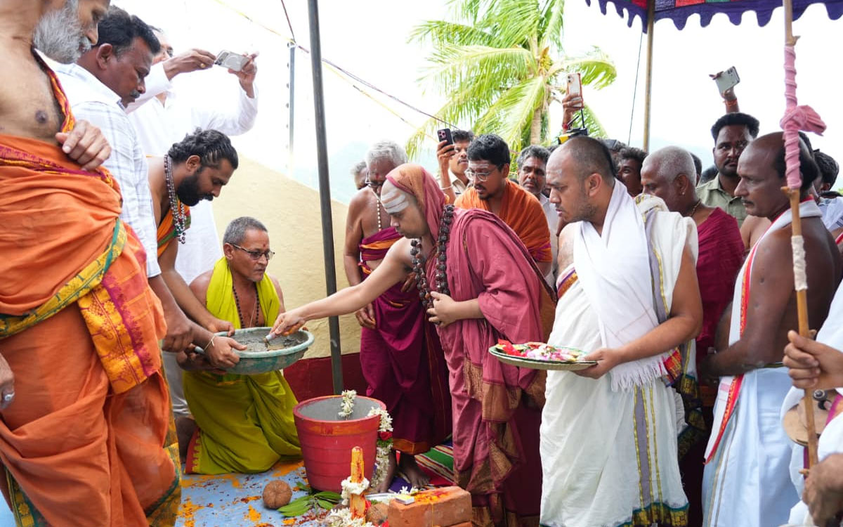 జమలాపురం వేంకటేశ్వరస్వామి దేవస్థానంలో వైభవంగా మహా కుంభాభిషేకం
