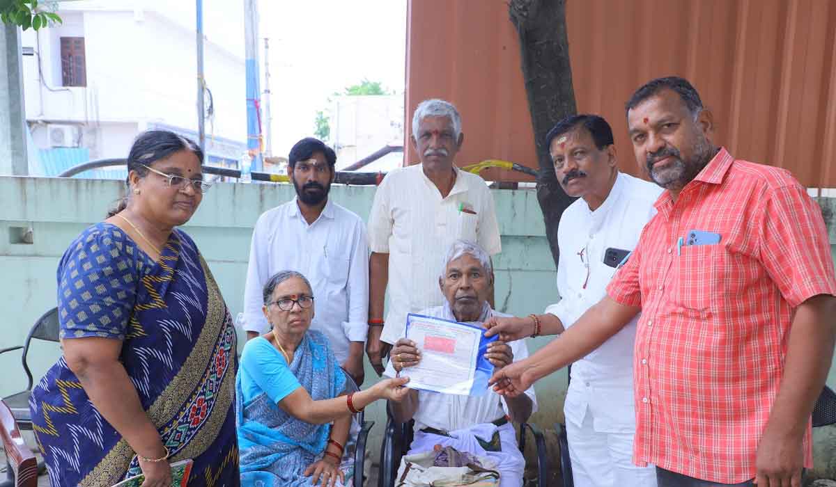 Vemulawada | రాజన్న ఆలయానికి రూ.7లక్షలు విరాళమిచ్చిన వృద్ధ దంపతులు.. వెనక్కివ్వాలని కోరిన కూతుళ్లు