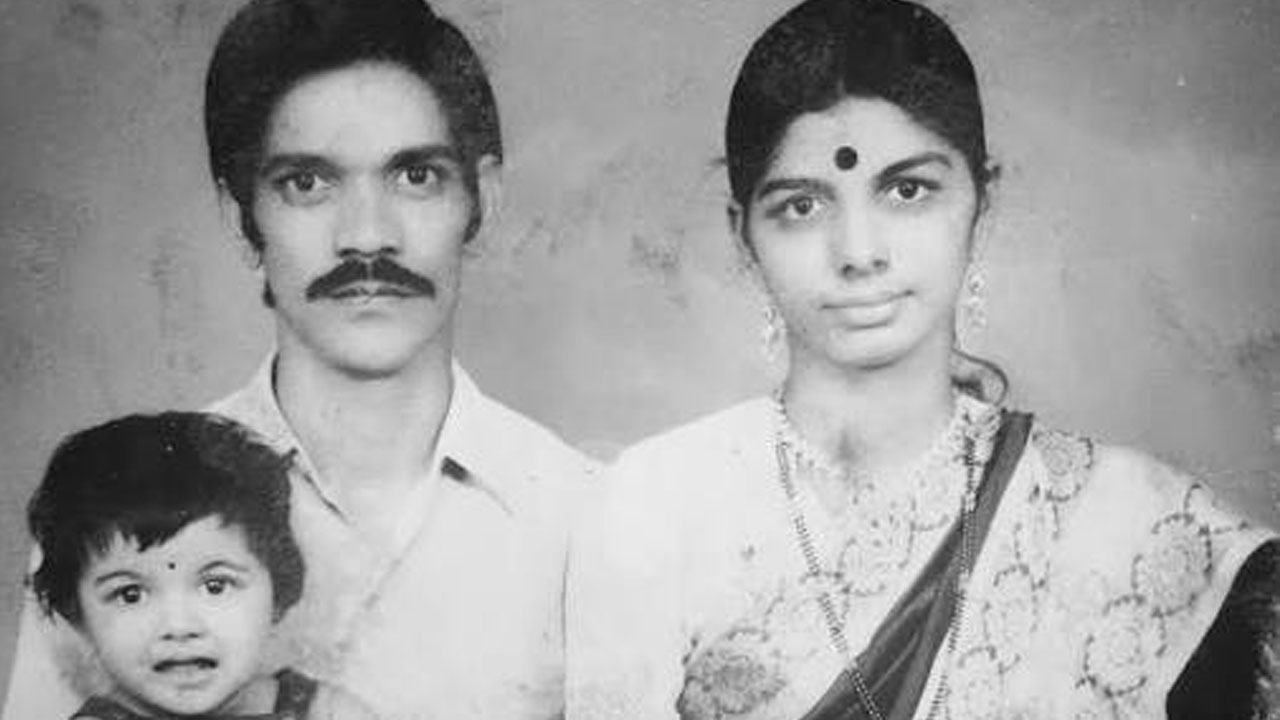 S.Janaki | ప్రేమించి పెళ్లి చేసుకున్న జానకమ్మ.. భర్తతో అనుబంధం, కుటుంబ జీవితం వెనుక తెలియని కథ