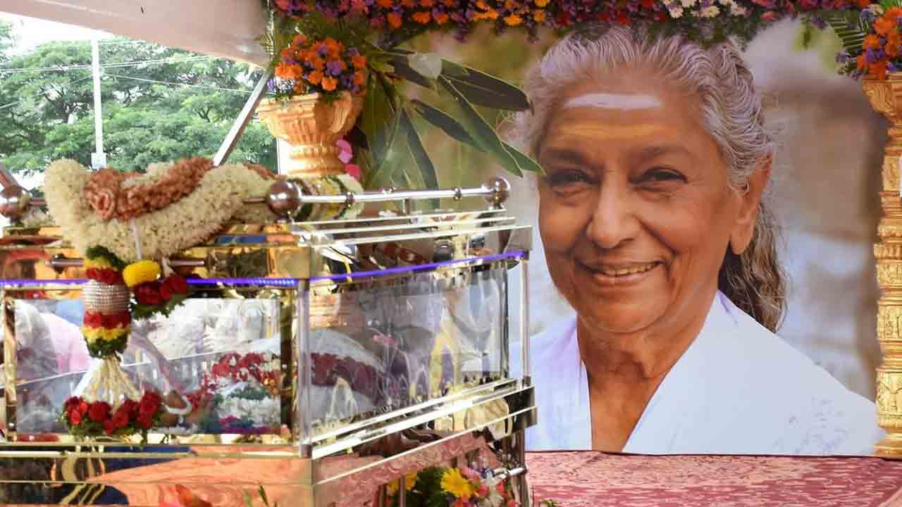 S Janaki | ప్రముఖ గాయని జానకమ్మ అంత్యక్రియలు పూర్తి..!