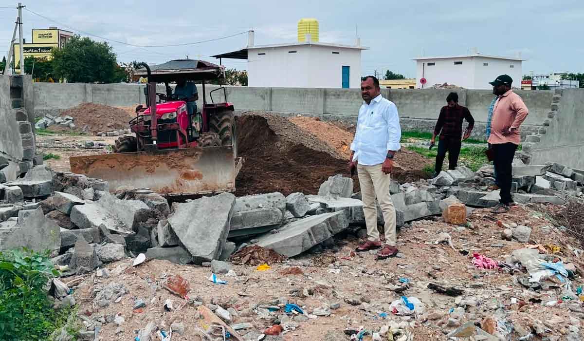 Illegal construction | కాలువలో అక్రమ నిర్మాణం.. ‘నమస్తే తెలంగాణ’ కథనానికి స్పందించి తొలగించిన అధికారులు
