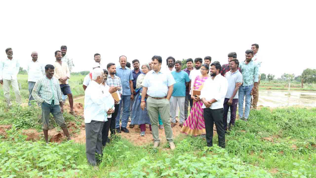 రైతులు ఆరుతడి పంటల సాగుపై దృష్టి పెట్టాలి : కలెక్టర్ సందీప్ కుమార్ ఝా