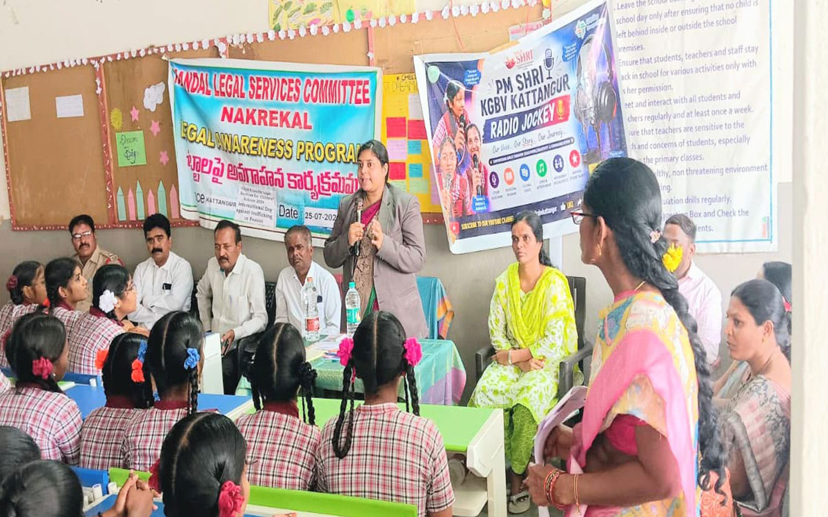 చట్టాలపై విద్యార్థులు అవగాహన కలిగి ఉండాలి : సీనియర్ సివిల్ జడ్జి మంజుల సూర్యవర్