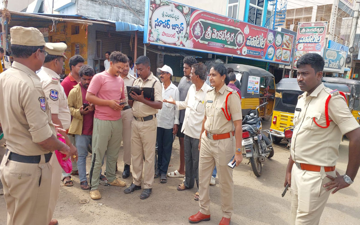 జూలూరుపాడులో పోలీసుల ‘నాకా బందీ’