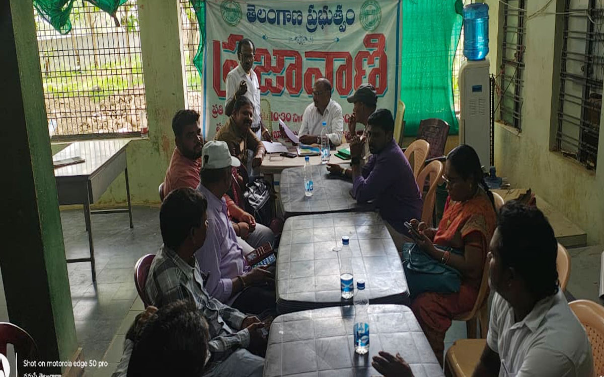 ప్రజావాణిలో పాల్గొంటున్న కిందిస్థాయి ఉద్యోగులు