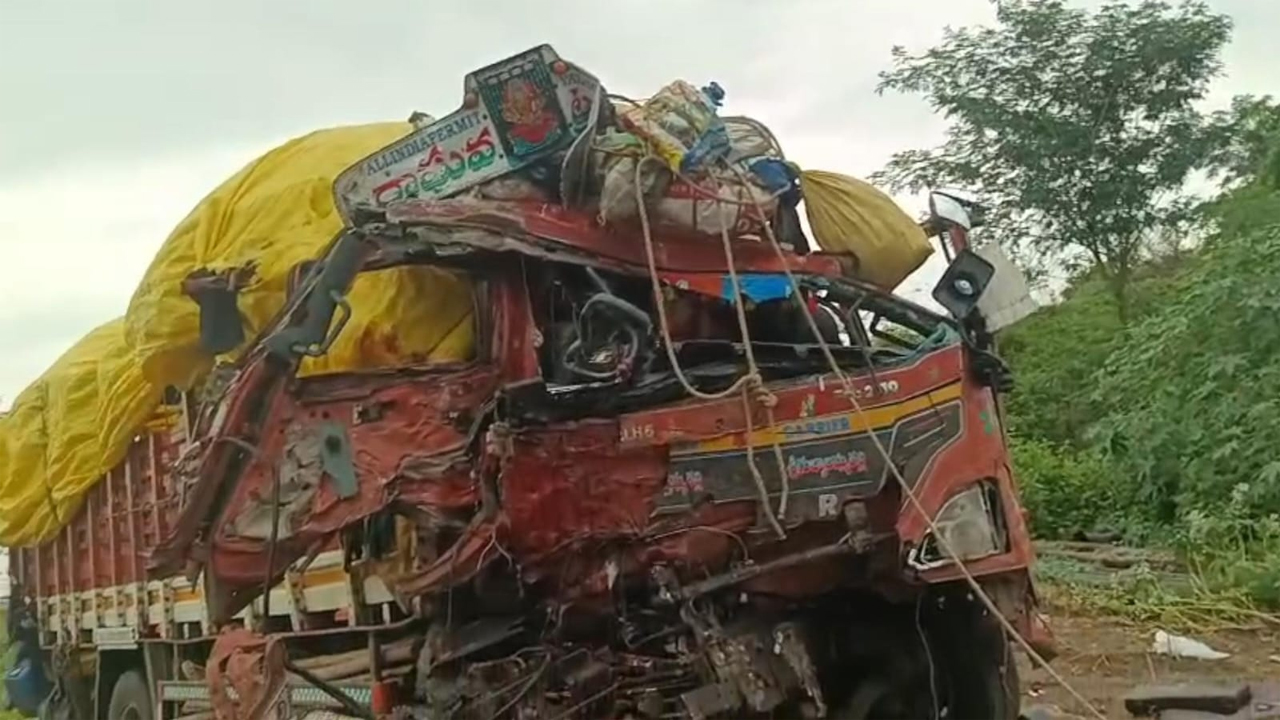 Accident | ఏదులాపురంలో ప్రైవేటు బస్సు, డీసీఎం ఢీ.. ఒకరు మృతి