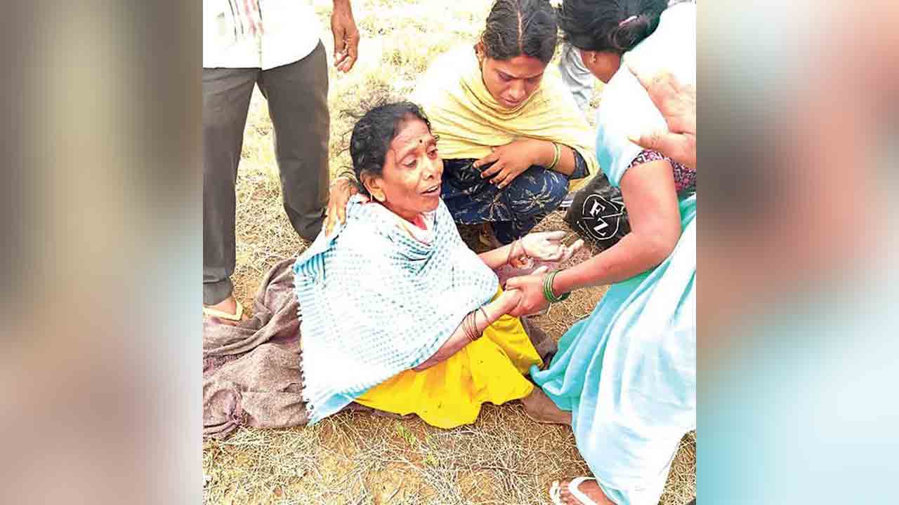 బంగారం లాక్కొని మహిళను బావిలో తోసేసిన దుండగుడు.. రోజంతా బావిలోనే బాధితురాలు