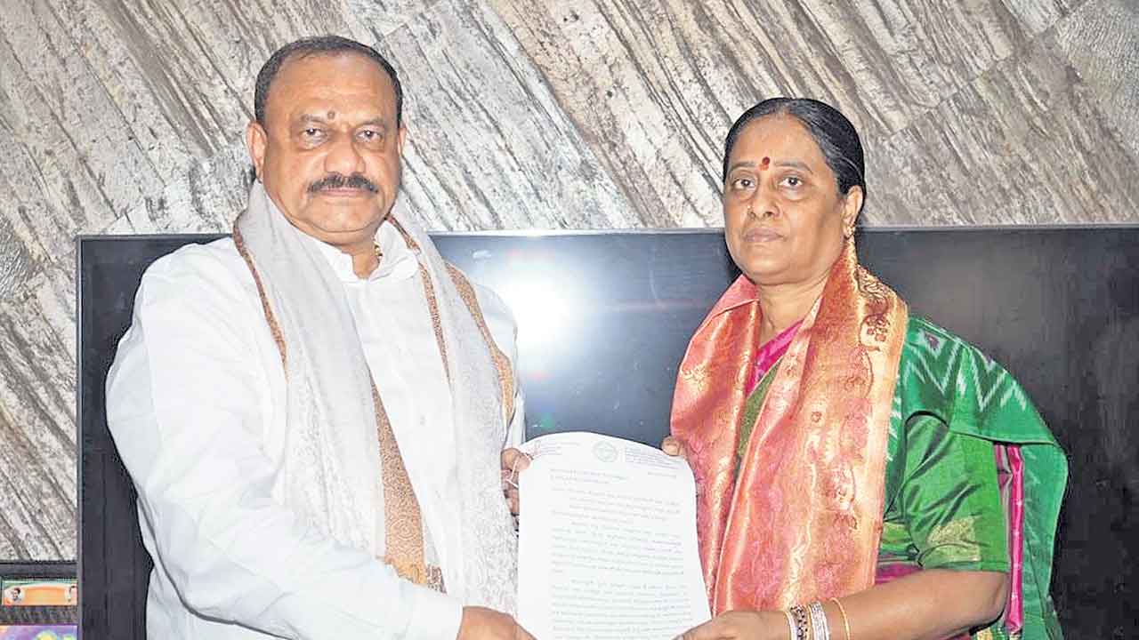 కన్నింగ్‌ కడియం శ్రీహరి