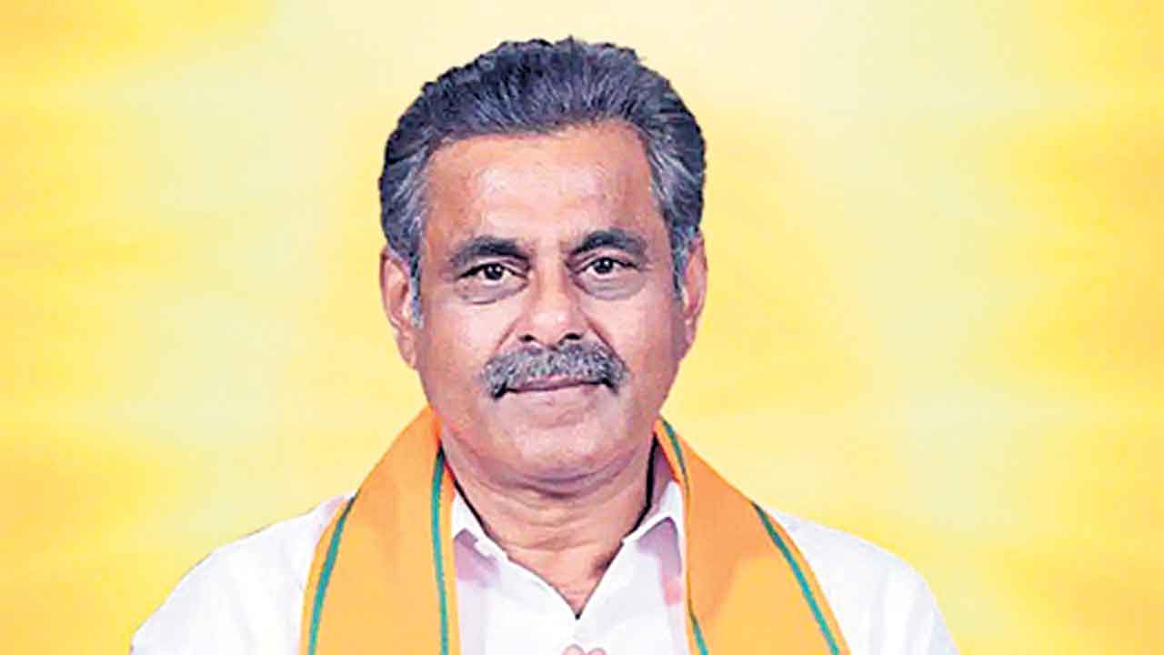 ఇక్కడ లాఠీచార్జి.. విదేశాల్లోనైతే కాల్చివేత!