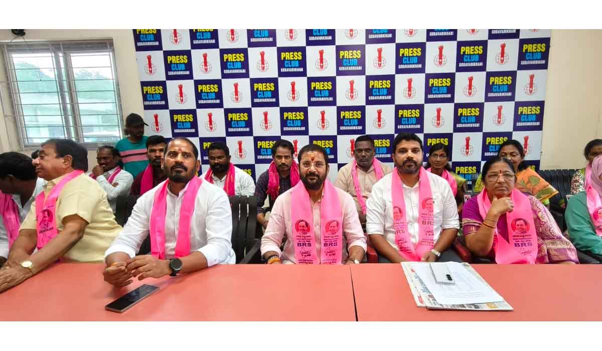 Godavarikhani | కేటీఆర్‌ను విమర్శించే స్థాయి మక్కాన్‌సింగ్‌కు లేదు.. రామగుండం మాజీ ఎమ్మెల్యే కోరుకంటి, నాయకులు కౌశిక్ హరి, వ్యాల హరీష్ రెడ్డి