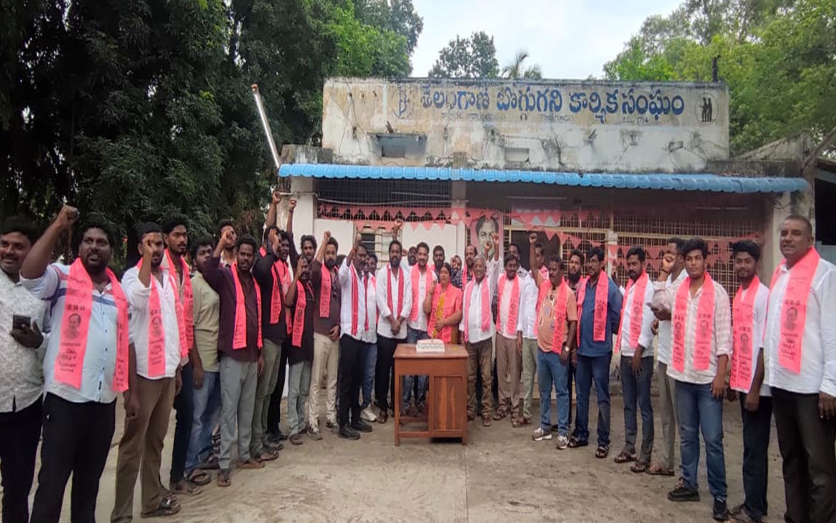 ఎంపీ రవిచంద్రకు పార్లమెంటరీ పార్టీ బాధ్యతలు.. కొత్తగూడెంలో గులాబీ శ్రేణుల సంబురాలు
