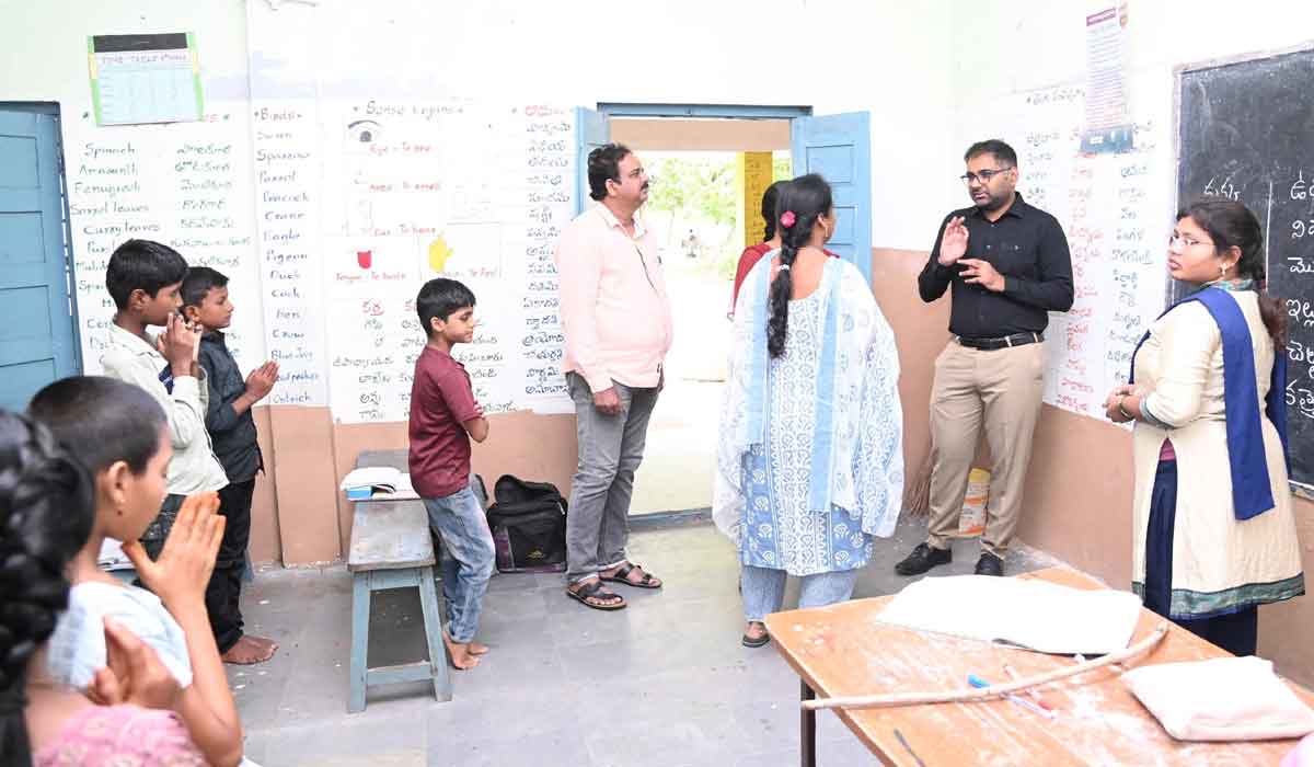 Collector Koya Sri Harsha | విద్యార్థులకు విద్యతో పాటు చదవడం, రాయడం నేర్పించాలి.. పెద్దపల్లి కలెక్టర్‌ కోయ శ్రీ హర్ష