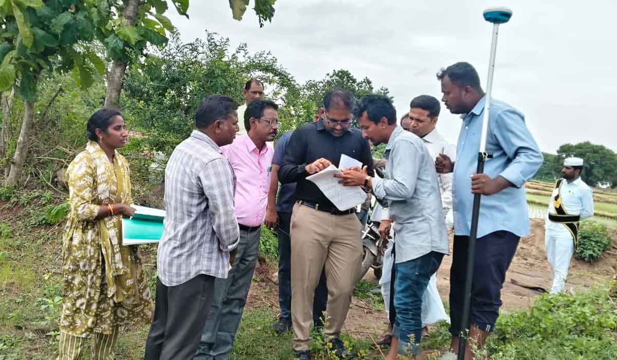 Collector Koya Sriharsha | భూముల రీ సర్వే పారదర్శకంగా నిర్వహించాలి.. పెద్దపల్లి కలెక్టర్ కోయ శ్రీహర్ష
