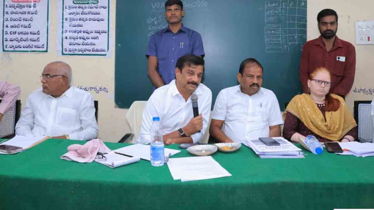 MLA Kotta Prabhakar Reddy | దుబ్బాక అభివృద్ధిపై ప్రత్యేక దృష్టి సారించాలి.. యూరియా కొరత ఉండొద్దు..!