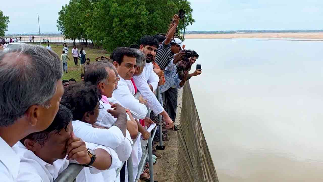 KTR | కాంగ్రెస్ సర్కార్ కంచెలు బద్దలుకొట్టి.. కన్నెపల్లి పంప్‌హౌస్‌కు చేరుకున్న కేటీఆర్