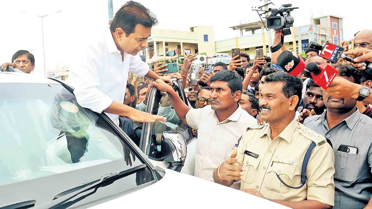 అడుగడుగునా అడ్డగింత.. కుట్రలను ఛేదించి కన్నెపల్లికి కేటీఆర్‌