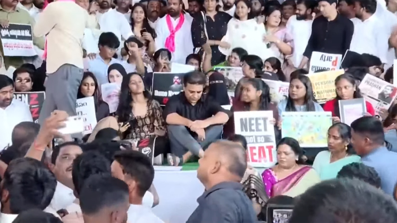 KTR | ఇందిరా పార్క్ వద్ద బీఆర్ఎస్వీ పోరుబాట.. నల్లచొక్కాతో హాజరైన కేటీఆర్