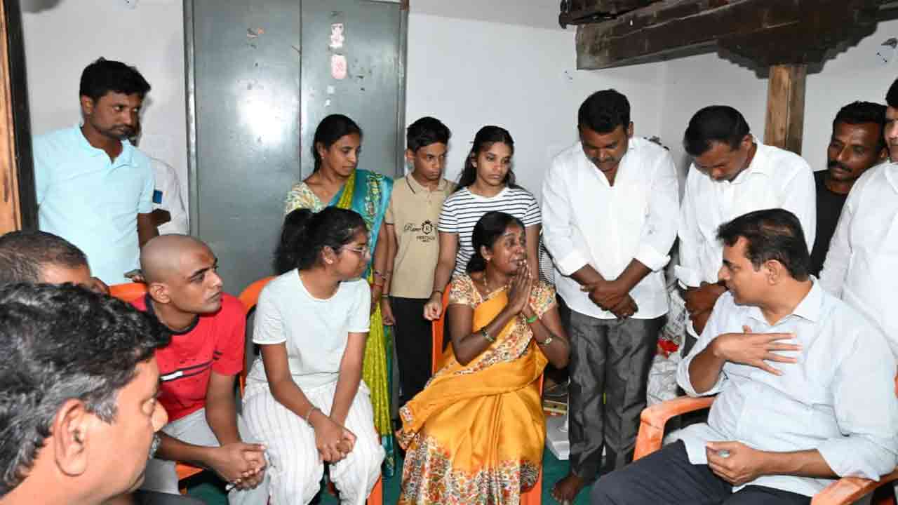 KTR | చిప్పలపల్లి సర్పంచ్ మాశెట్టి లచ్చయ్య కుటుంబాన్ని పరామర్శించిన కేటీఆర్
