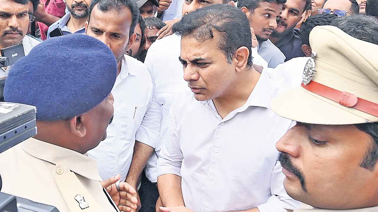 తెలంగాణ భవన్‌ వద్ద పోలీస్‌ జులుం