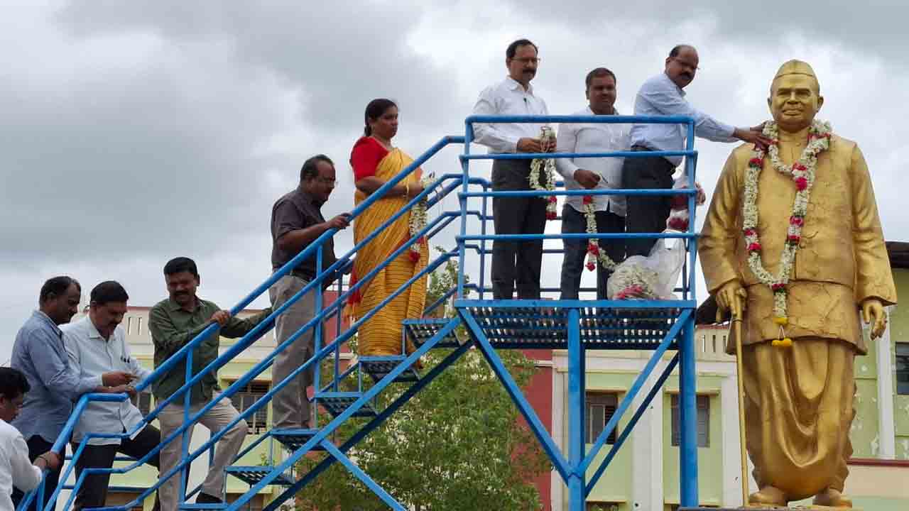 KU | అలుపెరగని శ్రామికుడు బాబుజగ్జీవన్‌రాం : కేయూ రిజిస్ట్రార్‌ రాంచంద్రం