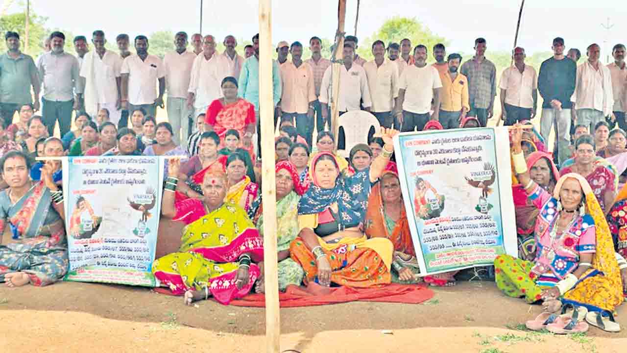 గిరిజనుల భూముల్లో రియల్‌ పాగా
