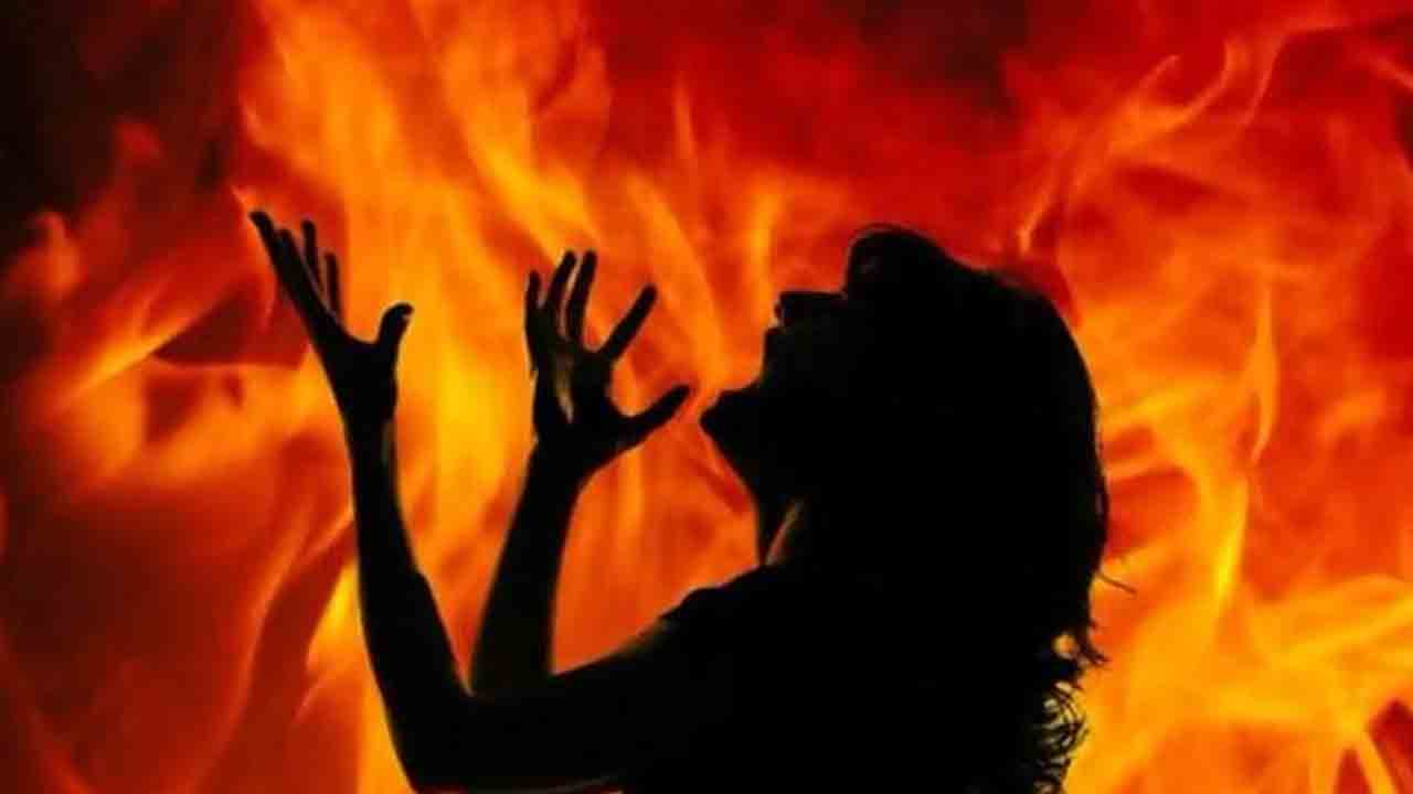 Visakhapatnam | విశాఖపట్నం బీచ్‌లో ఒంటిపై పెట్రోల్ పోసుకుని తెలంగాణ యువతి ఆత్మహత్యాయత్నం