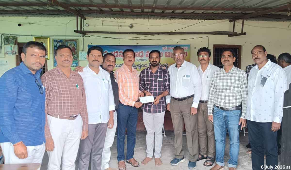 Karimnagar | అనాథ వృద్ధుల ఆశ్రమానికి రూ.20 వేల విరాళం అందజేత