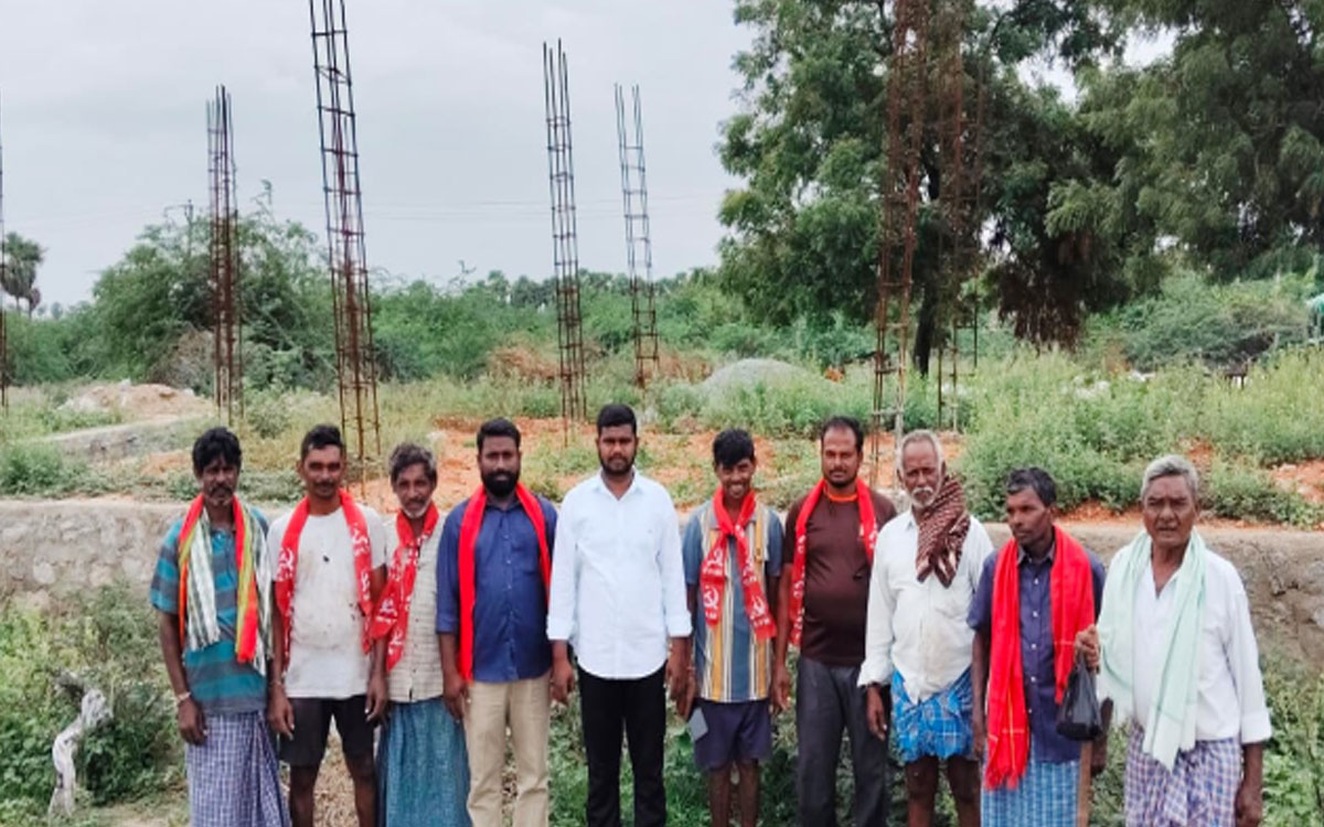 ‘అసంపూర్తి పంచాయతీ భవనాన్ని వెంటనే పూర్తి చేయాలి’