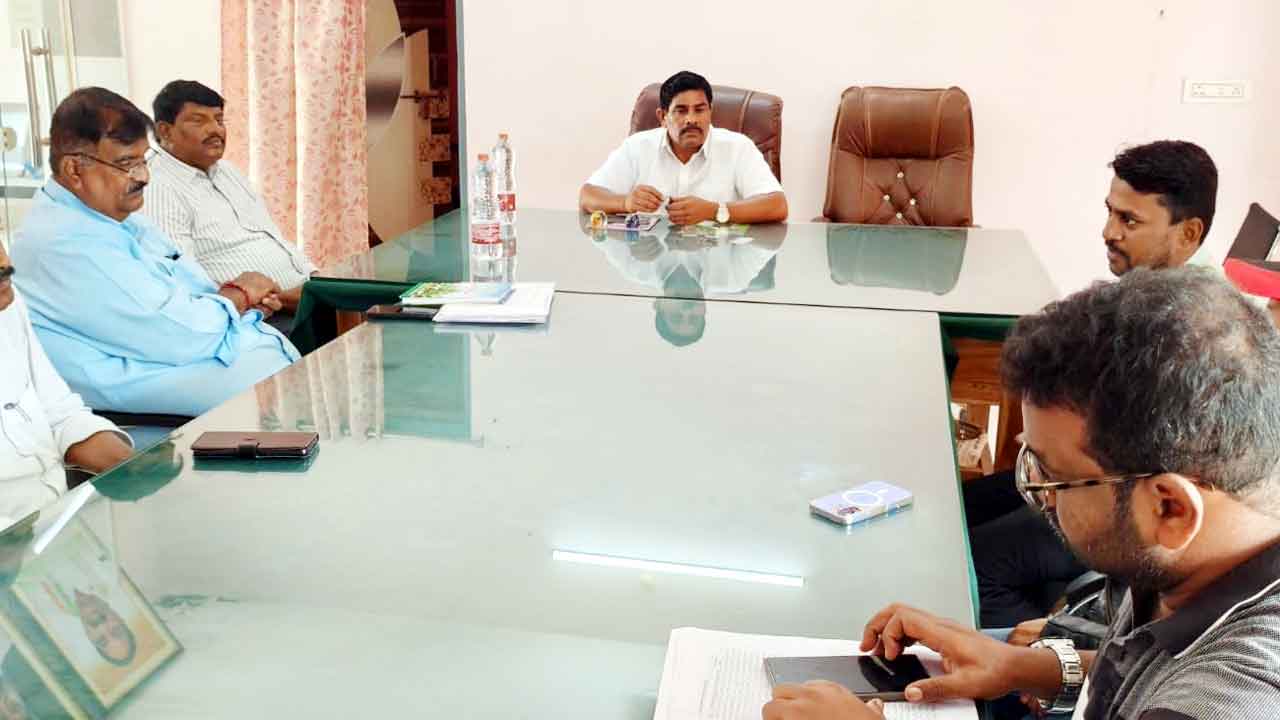 మక్కల కొనుగోళ్లపై విచారణ షురూ
