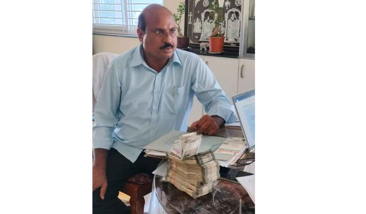 ACB | మాజీ ఈఎస్ మల్లారెడ్డికి చెందిన అక్రమ సంపాదన వెలుగులోకి..